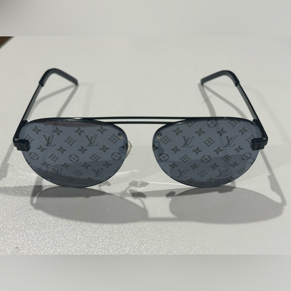 Louis Vuitton Other - Louis Vuitton Unisex Checkered Black Sunglasses Men’s Women’s Shades LV